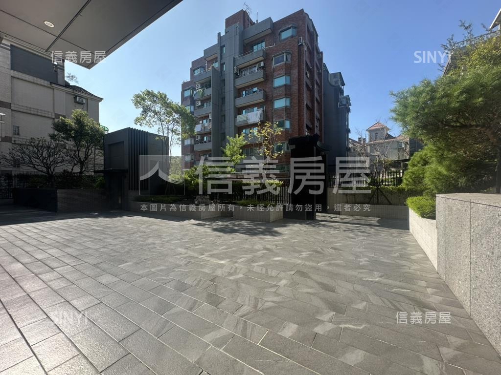 源利御品邊間三房坡平車位房屋室內格局與周邊環境