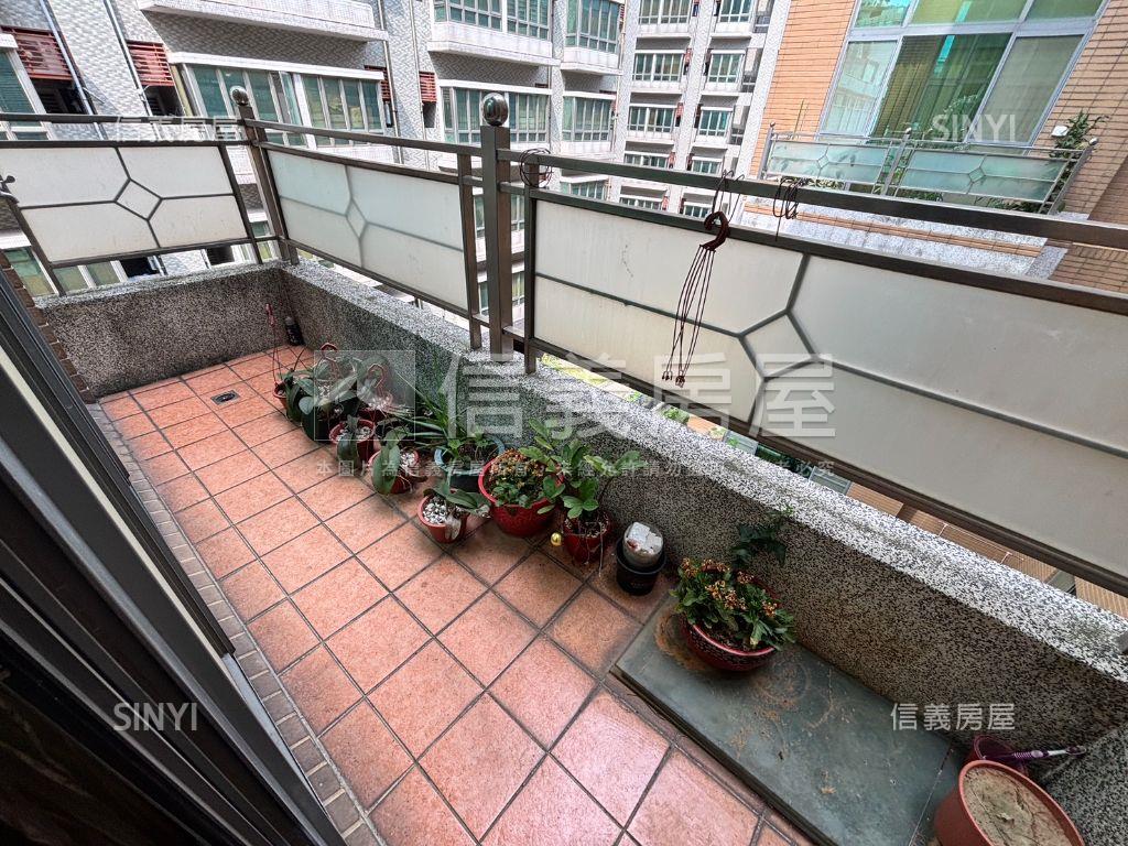 香草天空三代同堂樓中樓房屋室內格局與周邊環境