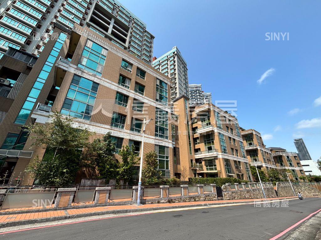 香草天空三代同堂樓中樓房屋室內格局與周邊環境