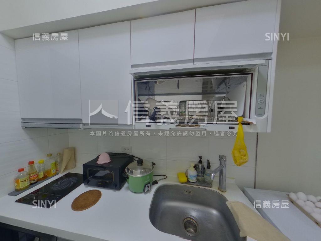 美術館輕裝潢美兩房房屋室內格局與周邊環境