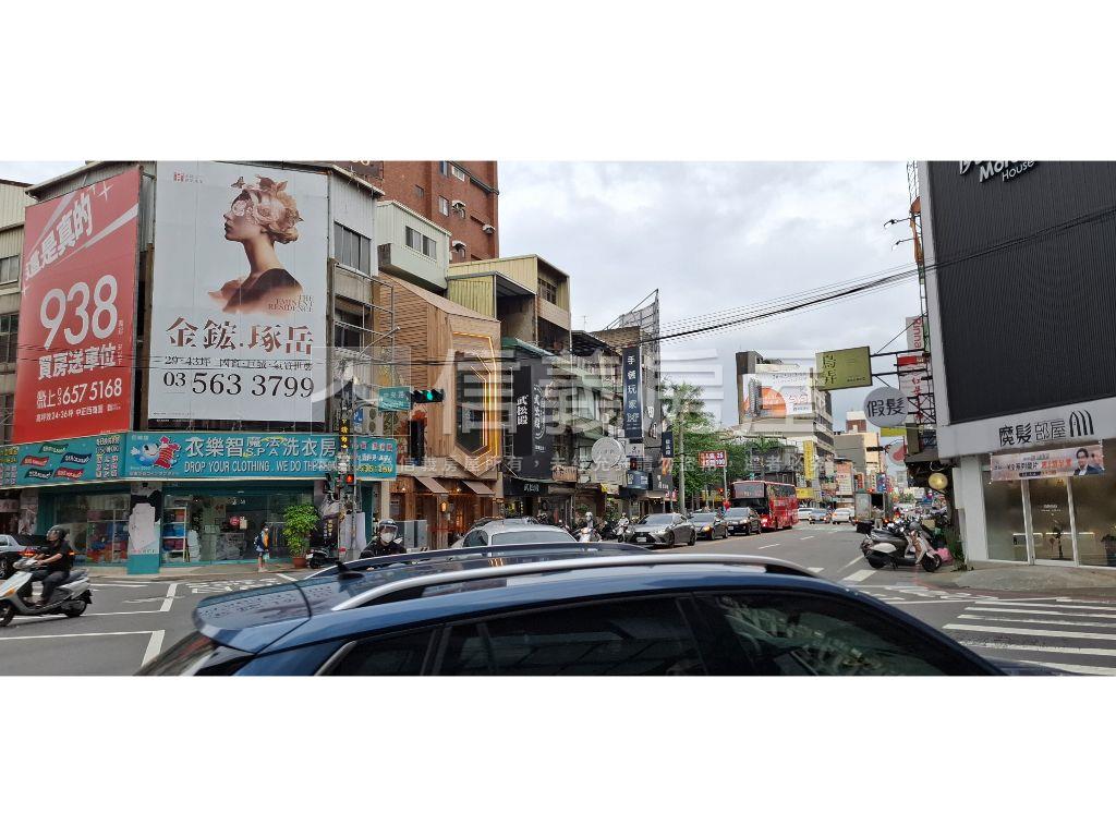 近巨城大辦公傳家房屋室內格局與周邊環境