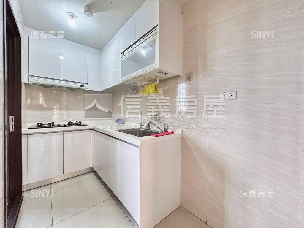 專任佳順採光雙衛浴開窗房屋室內格局與周邊環境