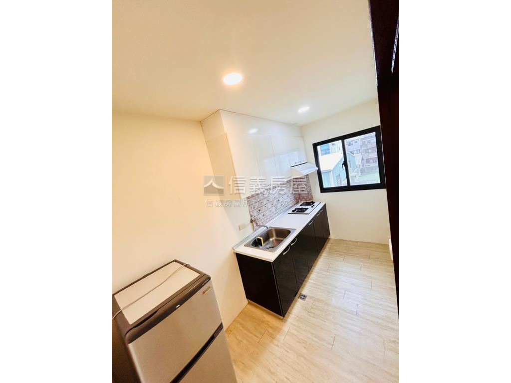 近美術館小資成家美屋房屋室內格局與周邊環境