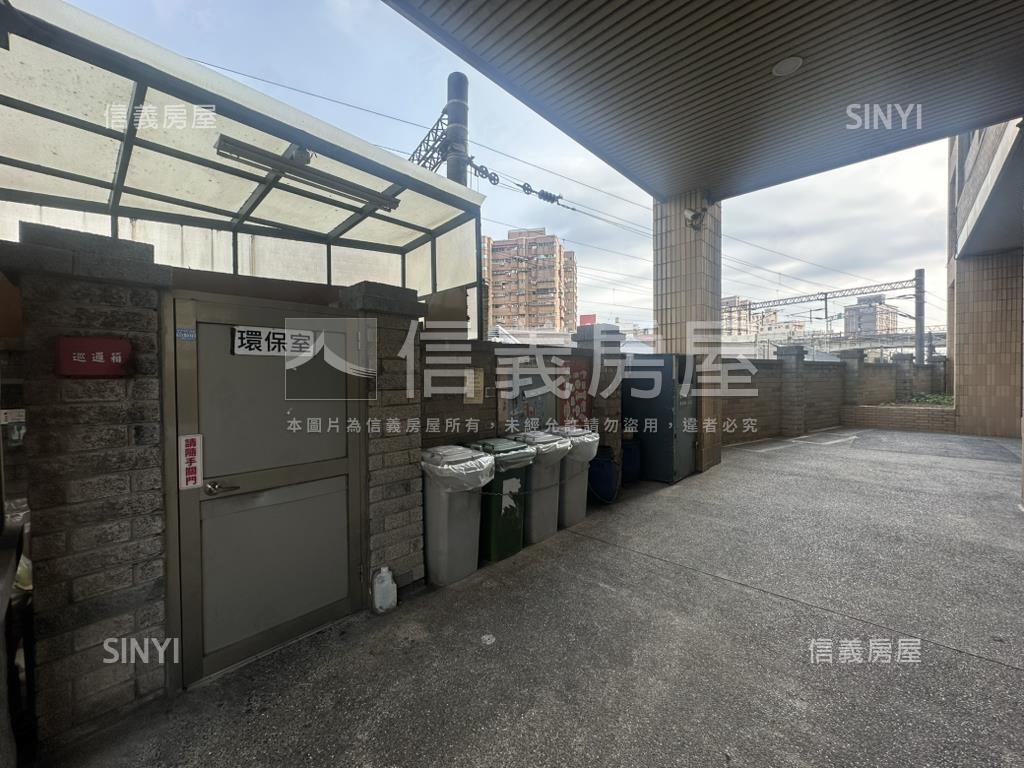 專任潘朵拉高樓美屋房屋室內格局與周邊環境