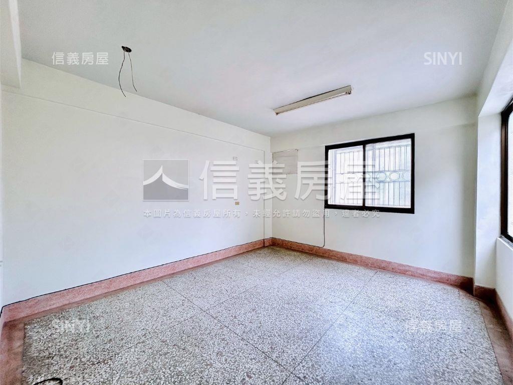 北屯軍功市場免千萬透天房屋室內格局與周邊環境