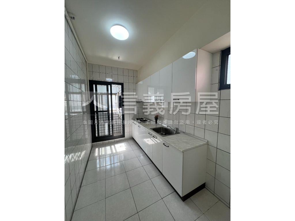 領袖勳章高樓層美三房房屋室內格局與周邊環境