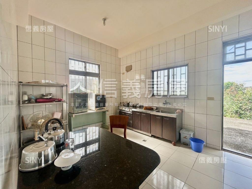 山青水秀．鄉村透天房屋室內格局與周邊環境