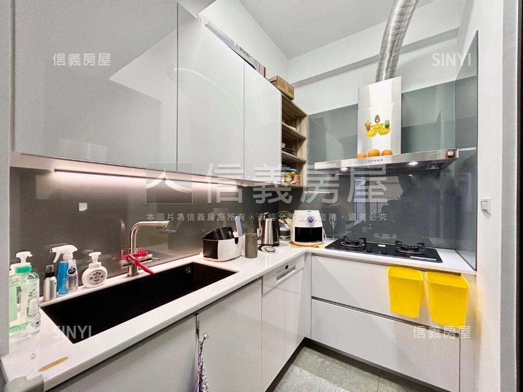 閱建築房屋室內格局與周邊環境