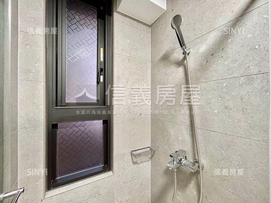 閱建築房屋室內格局與周邊環境