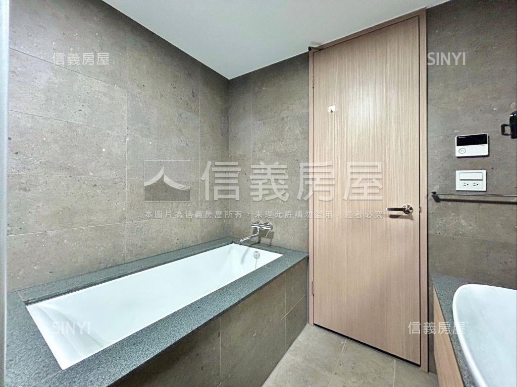 閱建築房屋室內格局與周邊環境