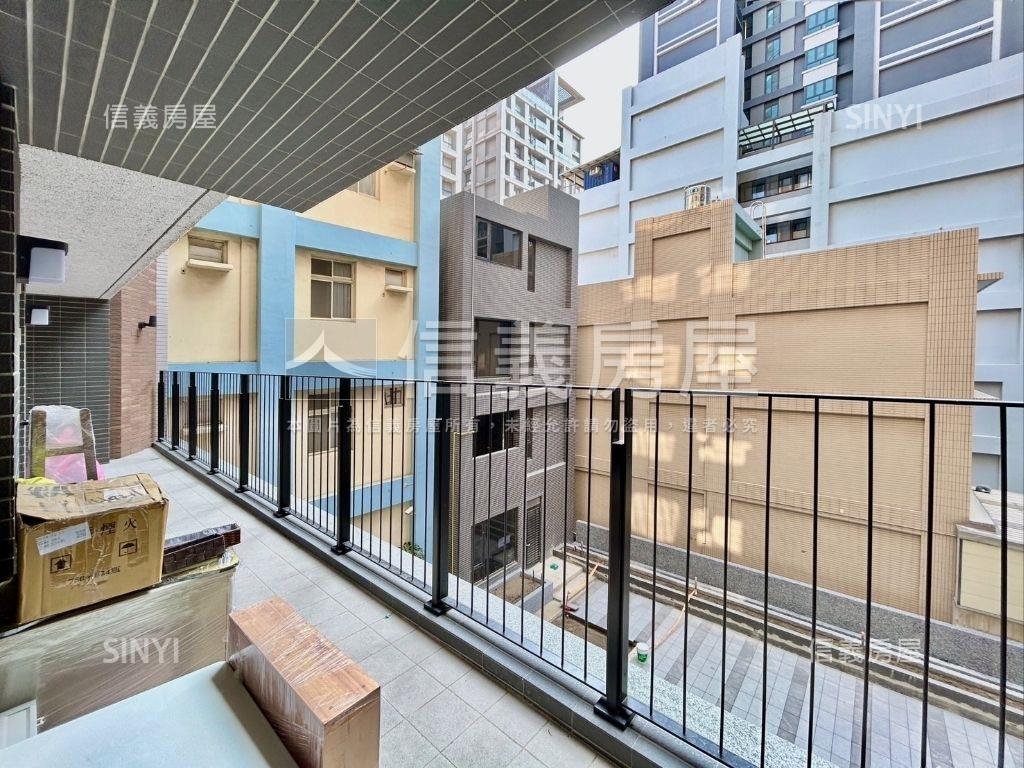 閱建築房屋室內格局與周邊環境