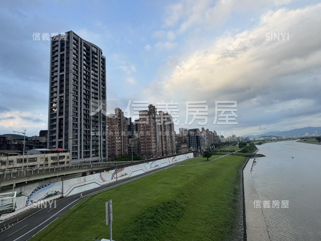 大直水岸第一排２４樓房屋室內格局與周邊環境