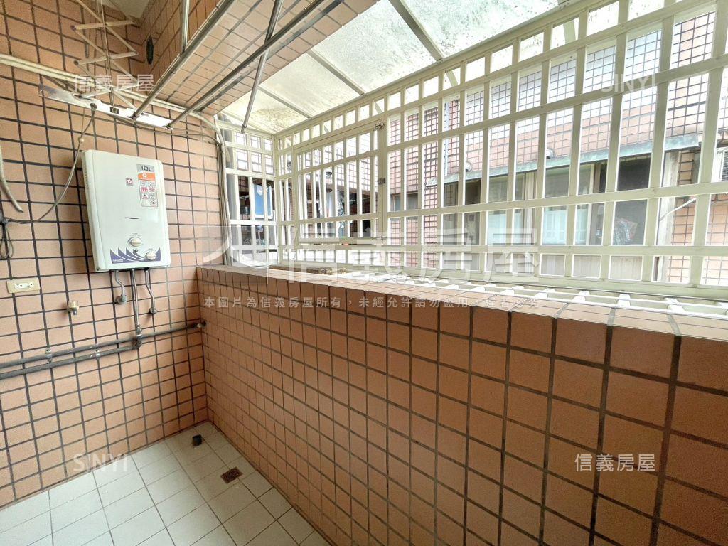 玫瑰花園城堡３房車位房屋室內格局與周邊環境