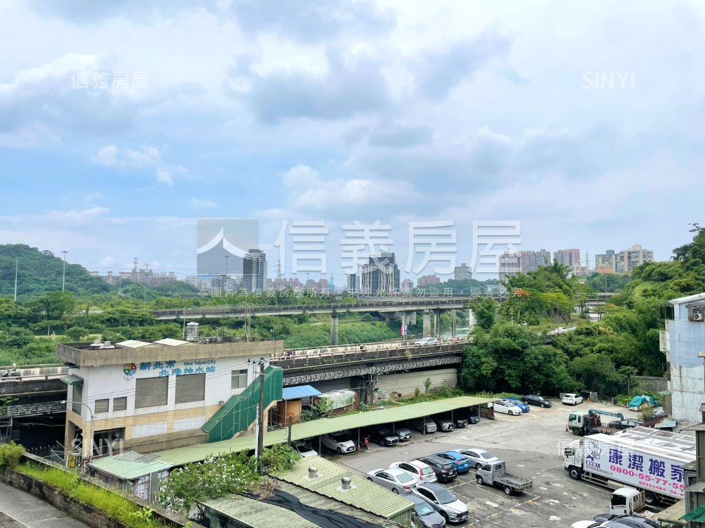 玫瑰花園城堡３房車位房屋室內格局與周邊環境
