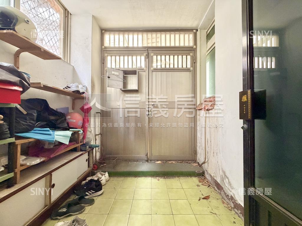 一樓門前停車便利大空間房屋室內格局與周邊環境