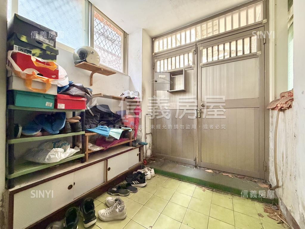 一樓門前停車便利大空間房屋室內格局與周邊環境