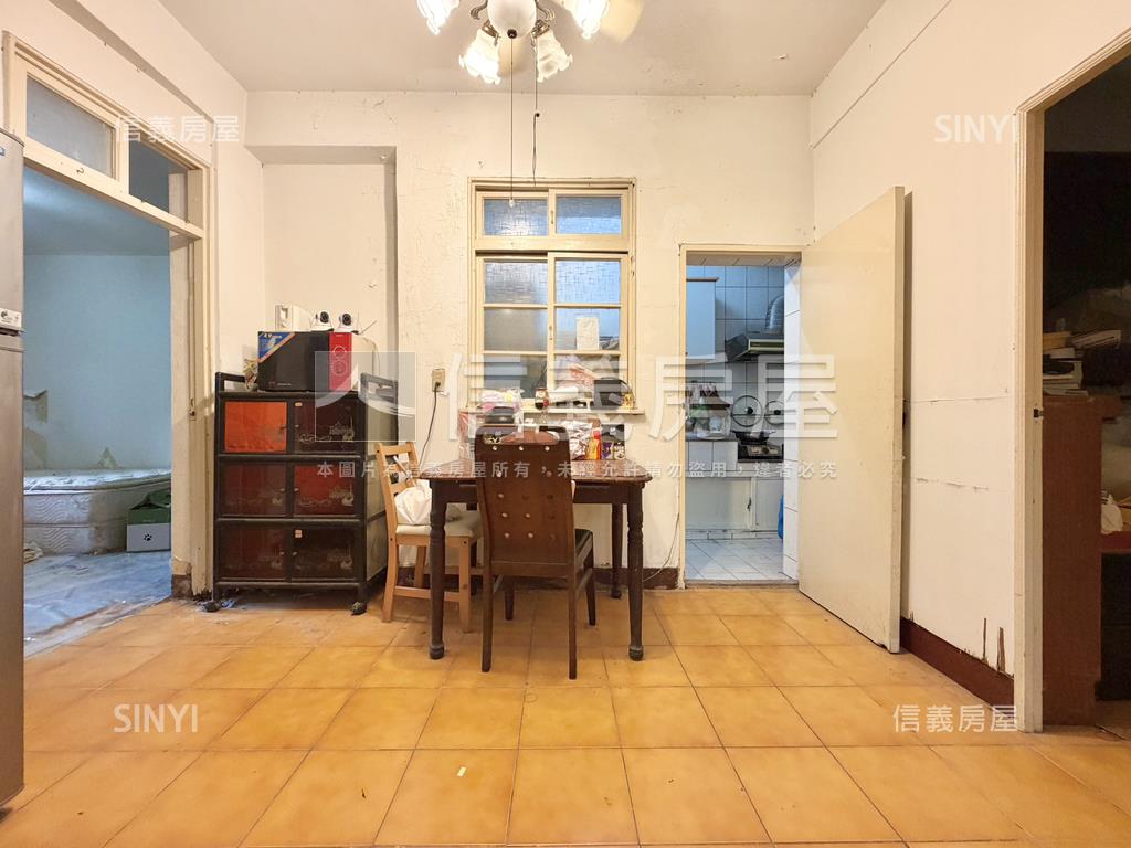 一樓門前停車便利大空間房屋室內格局與周邊環境