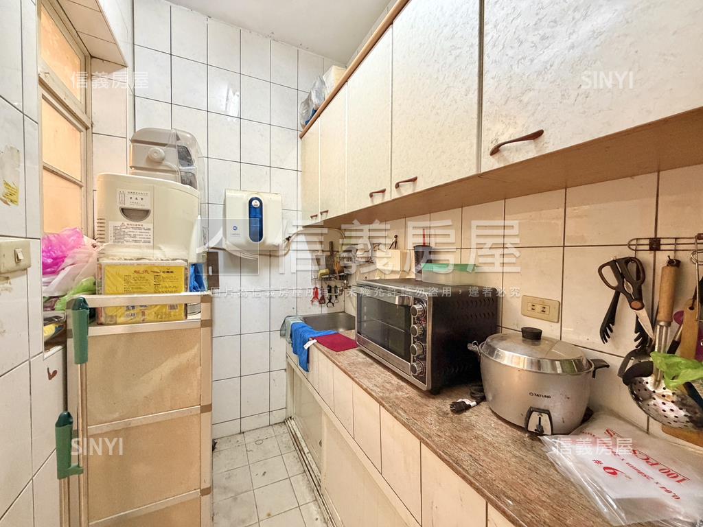 一樓門前停車便利大空間房屋室內格局與周邊環境