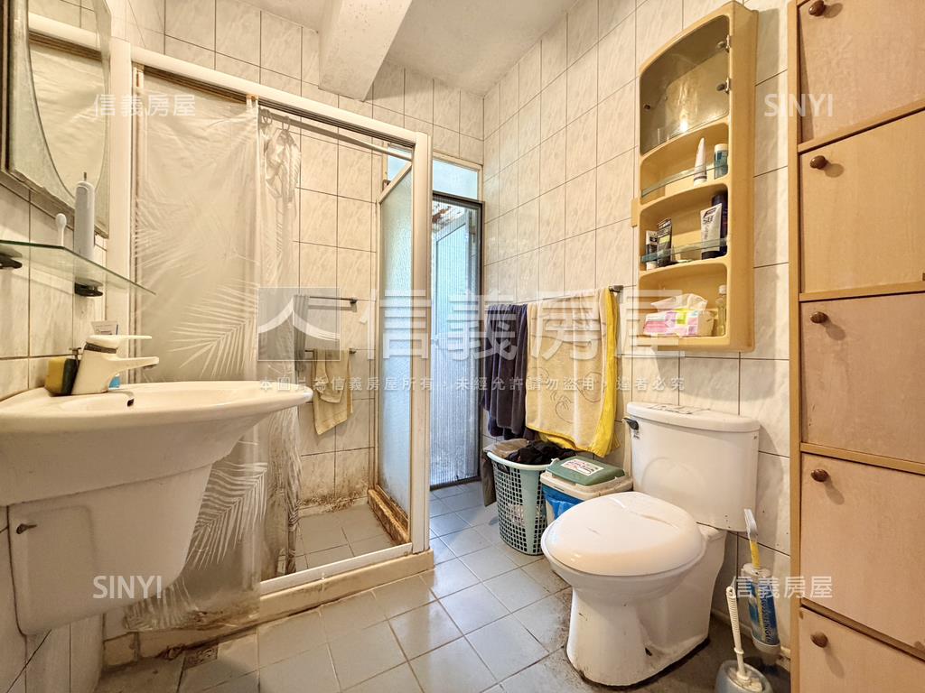 一樓門前停車便利大空間房屋室內格局與周邊環境