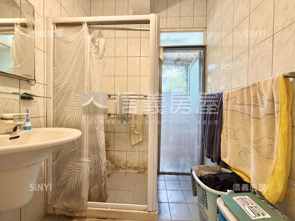 一樓門前停車便利大空間房屋室內格局與周邊環境