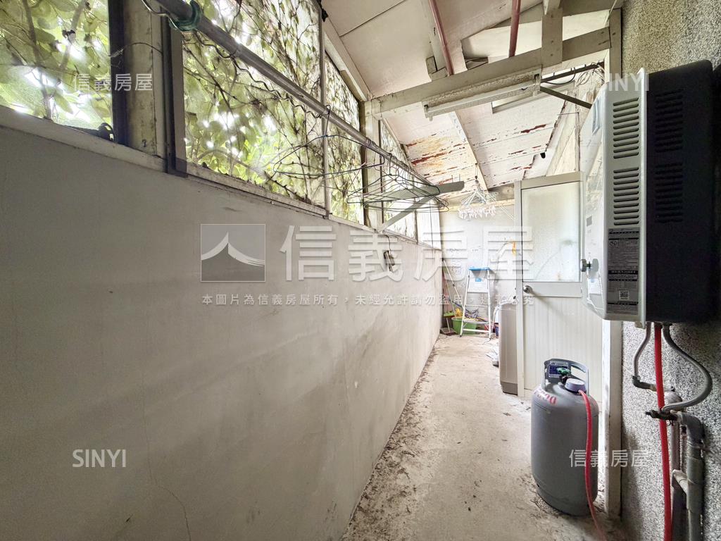 一樓門前停車便利大空間房屋室內格局與周邊環境