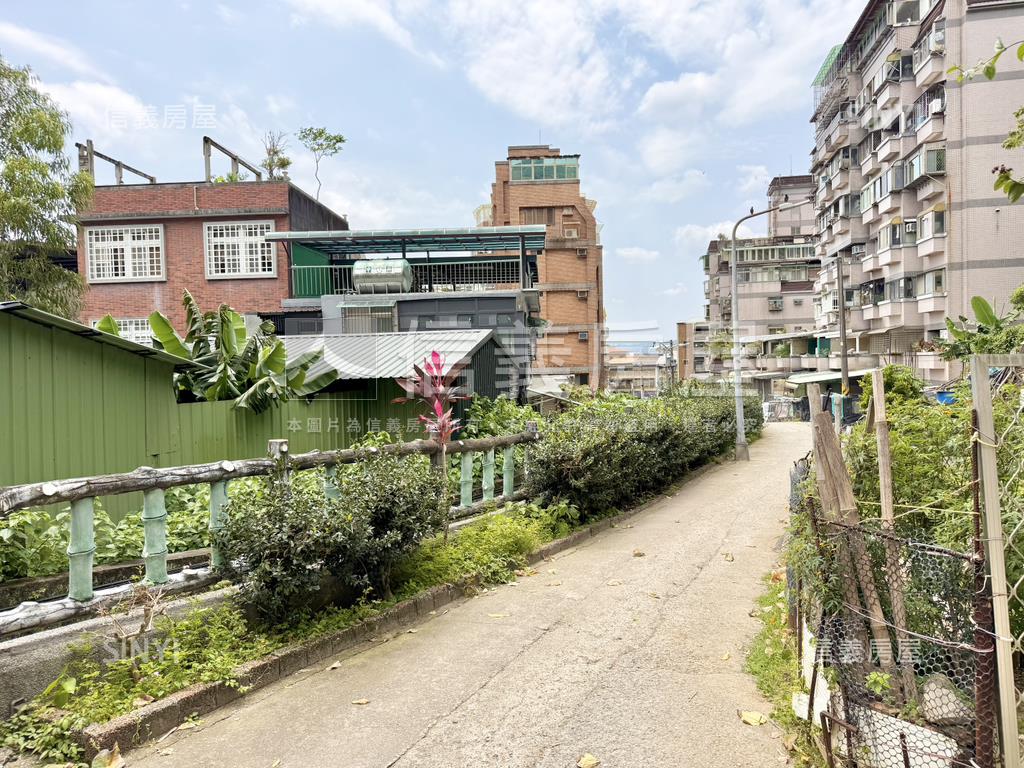 一樓門前停車便利大空間房屋室內格局與周邊環境