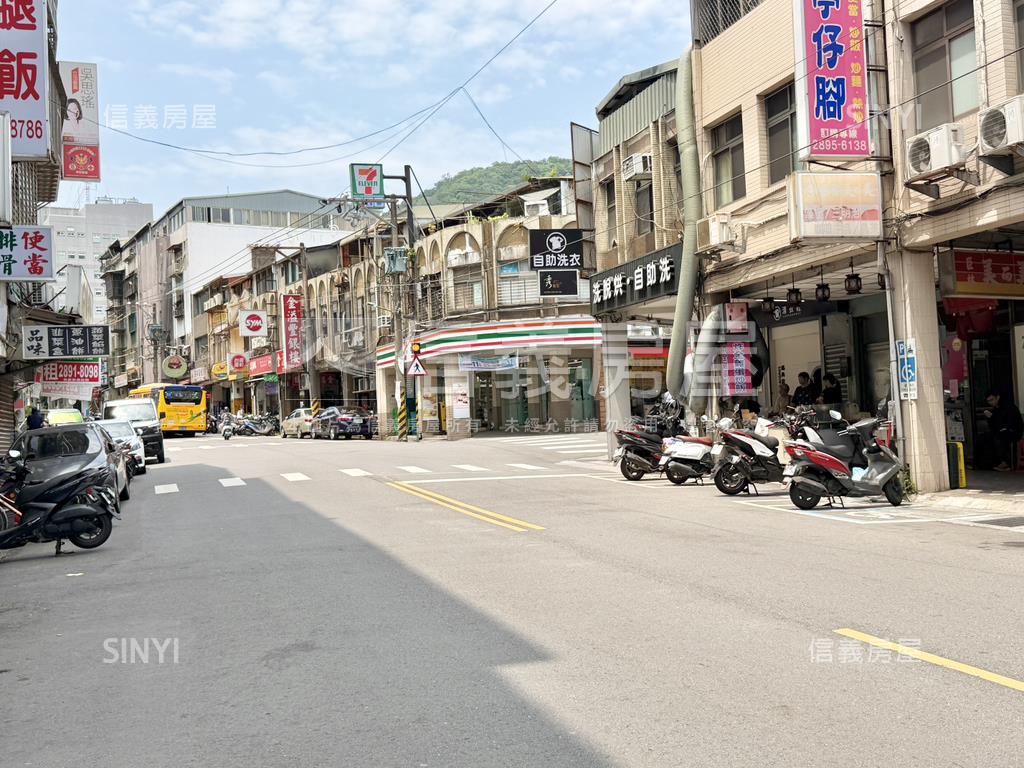 一樓門前停車便利大空間房屋室內格局與周邊環境