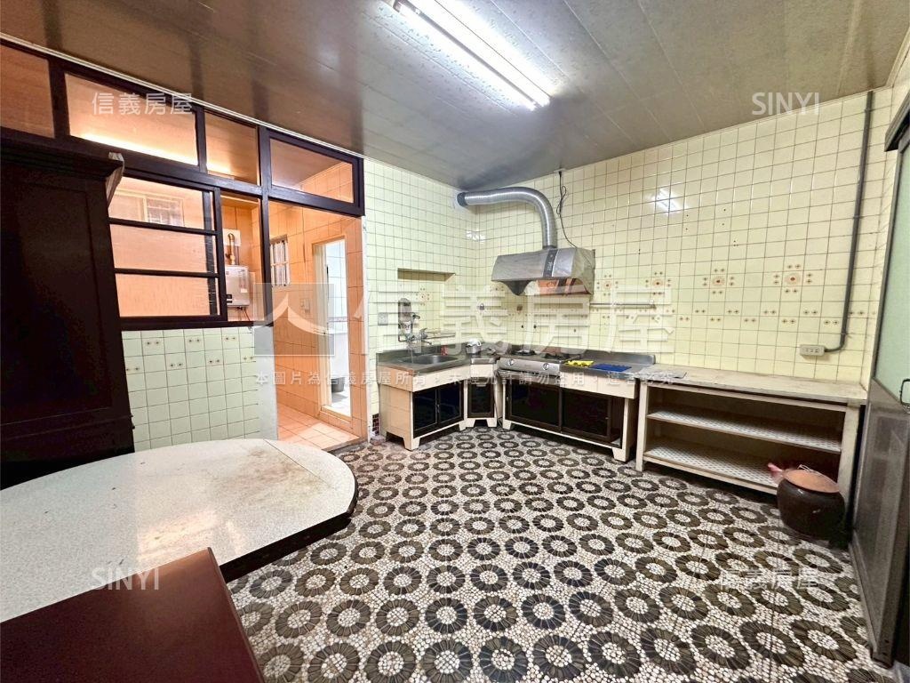 近竹東麥當勞優質機能透天房屋室內格局與周邊環境
