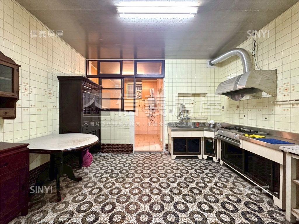 近竹東麥當勞優質機能透天房屋室內格局與周邊環境