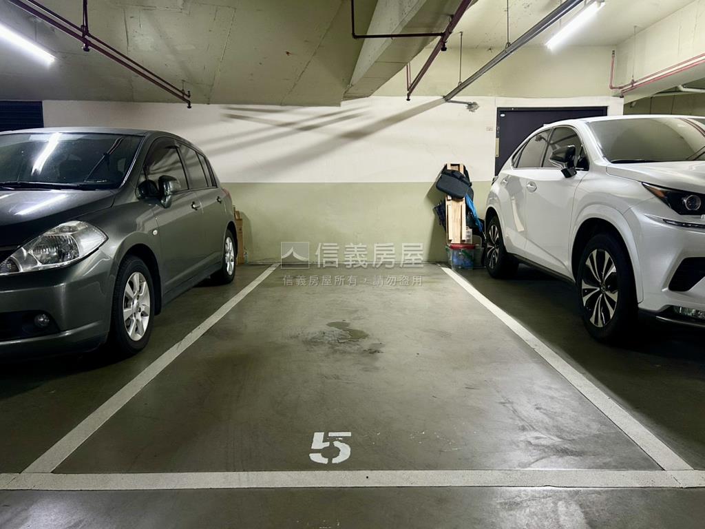 專任迎曦近巨城美屋附車位房屋室內格局與周邊環境