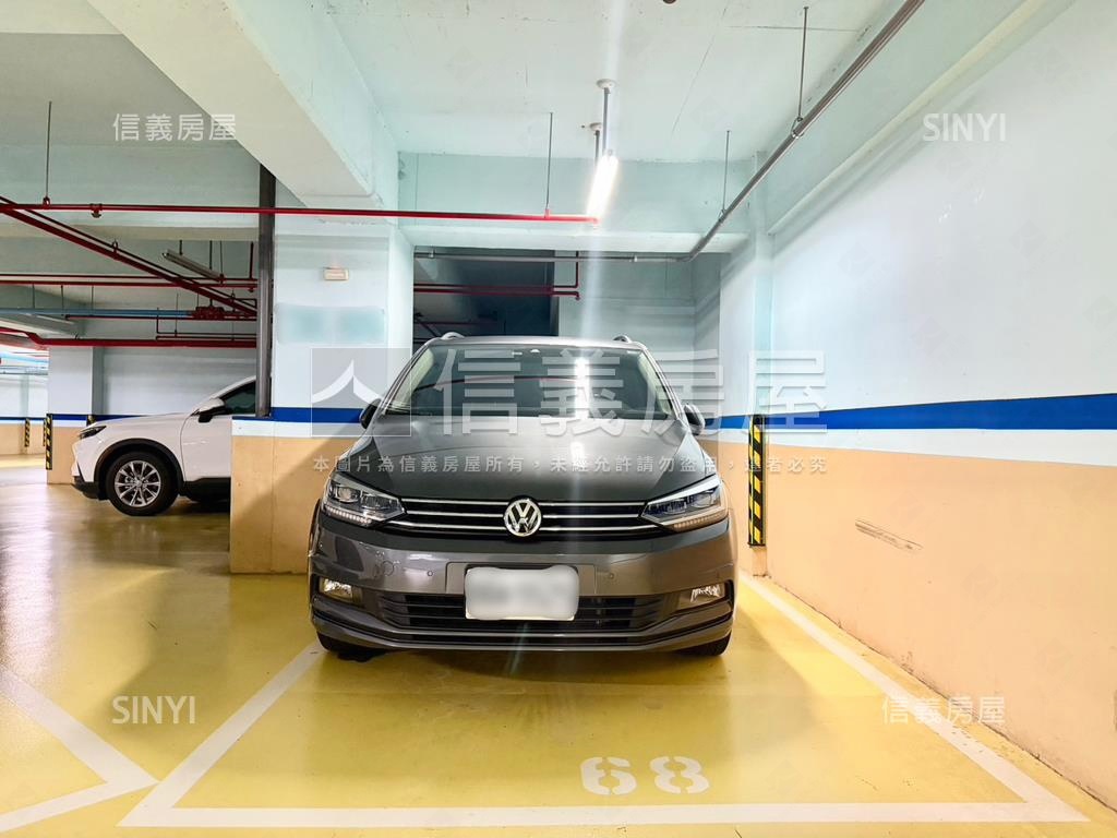 荷雅時尚館美兩房坡平車位房屋室內格局與周邊環境
