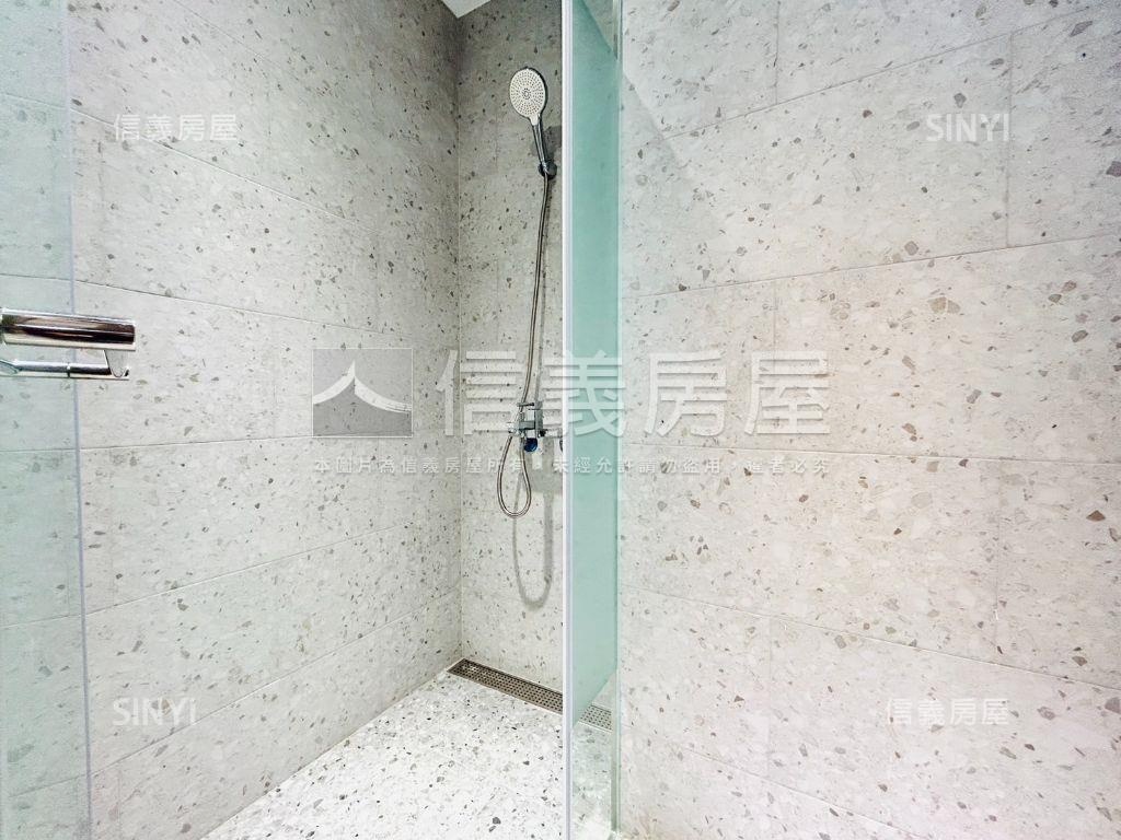 捷運電梯美式風格精品２房房屋室內格局與周邊環境