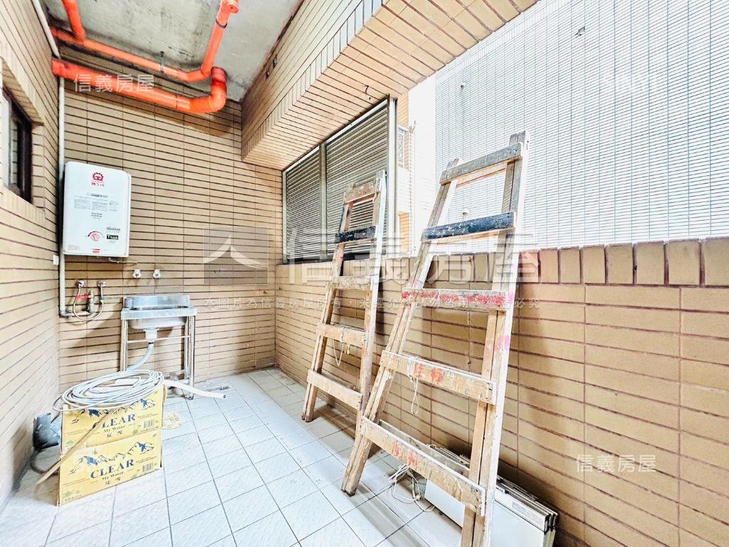 捷運電梯美式風格精品２房房屋室內格局與周邊環境