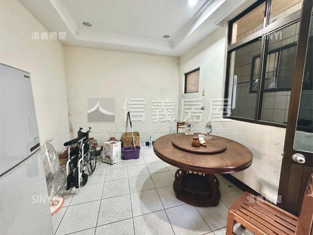 近車站松林國小旁邊間透店房屋室內格局與周邊環境