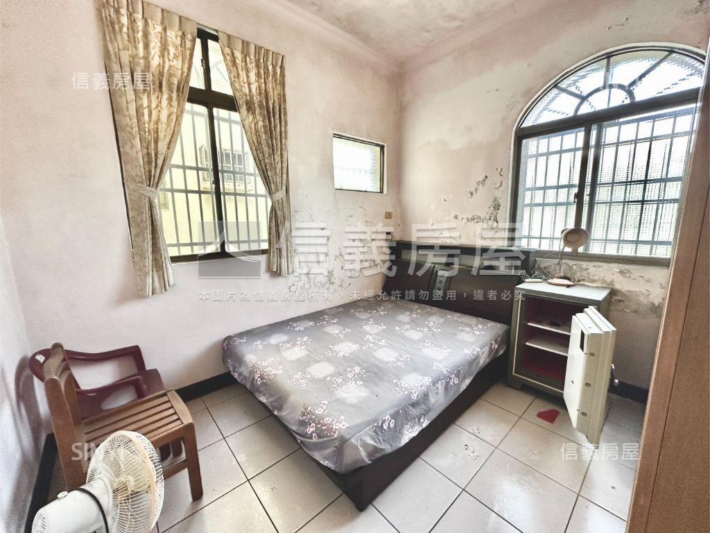 近車站松林國小旁邊間透店房屋室內格局與周邊環境