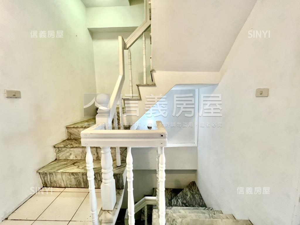國華街邊間美透天房屋室內格局與周邊環境
