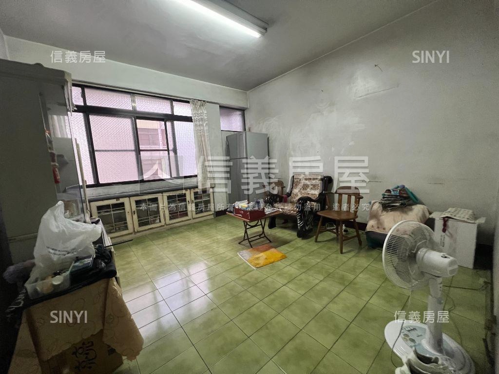 文山特區吃市透天店面房屋室內格局與周邊環境