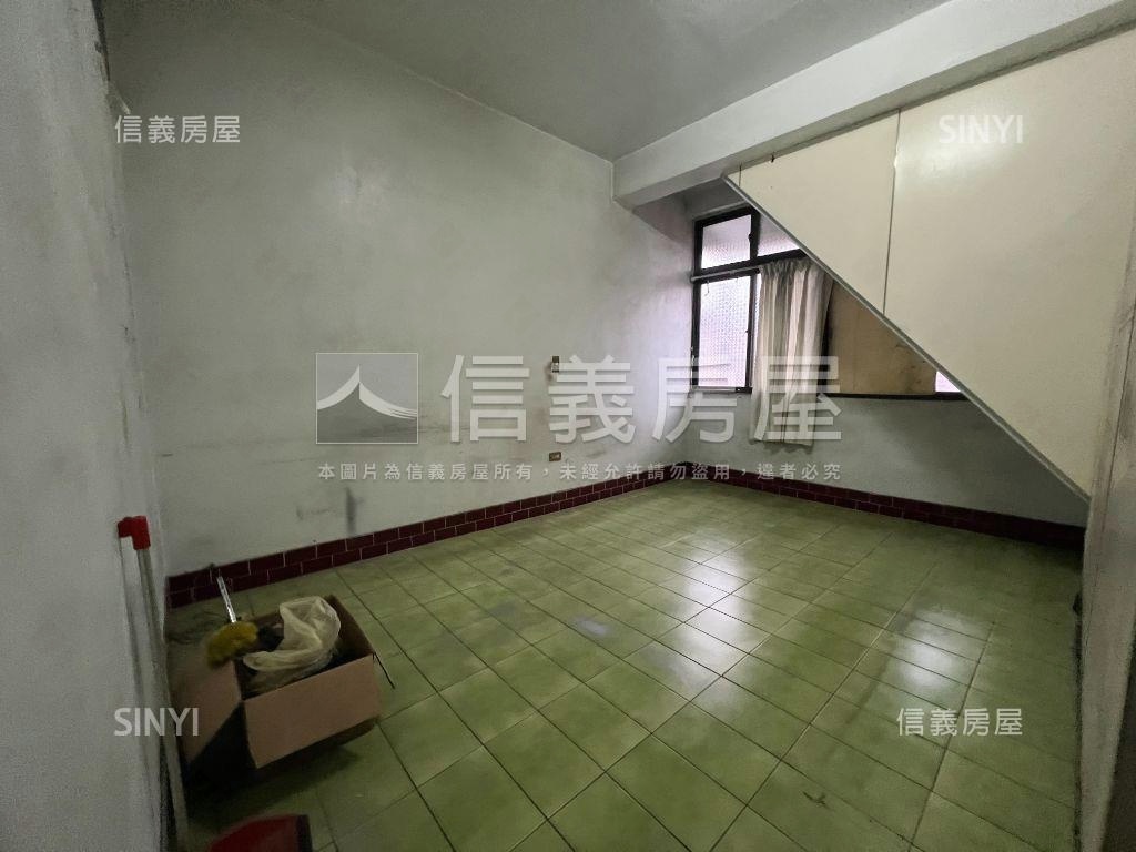 文山特區吃市透天店面房屋室內格局與周邊環境