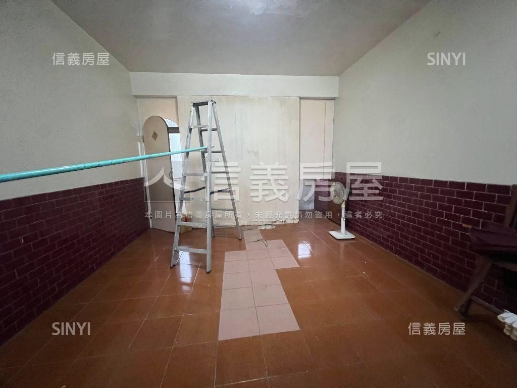 文山特區吃市透天店面房屋室內格局與周邊環境