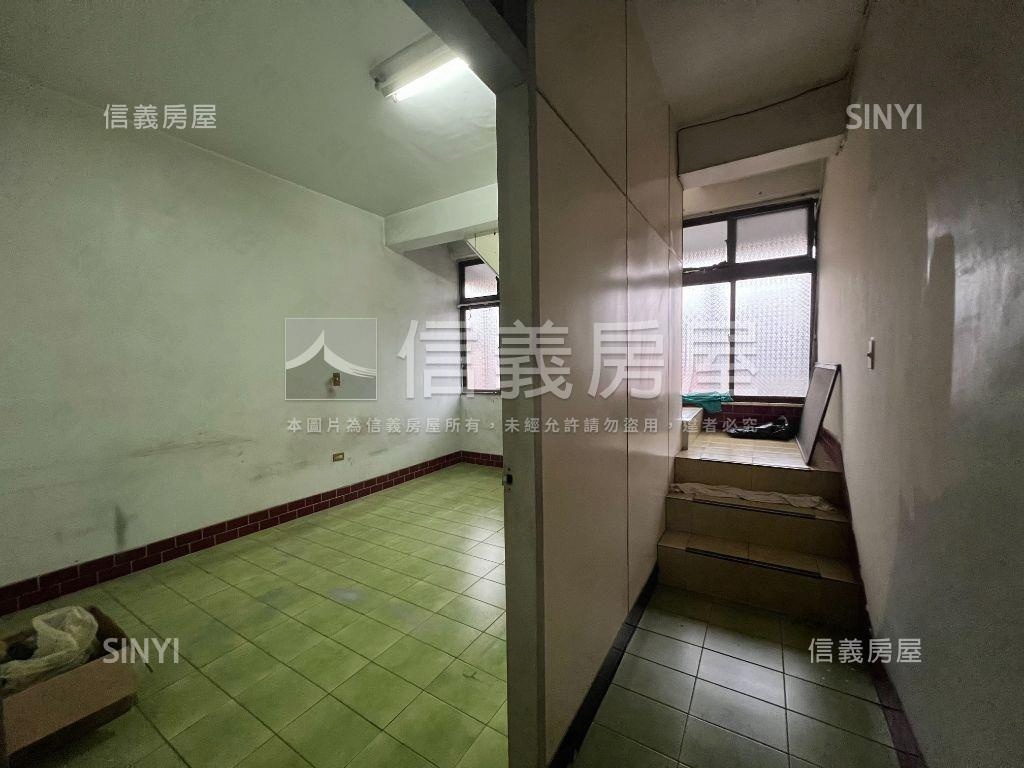 文山特區吃市透天店面房屋室內格局與周邊環境