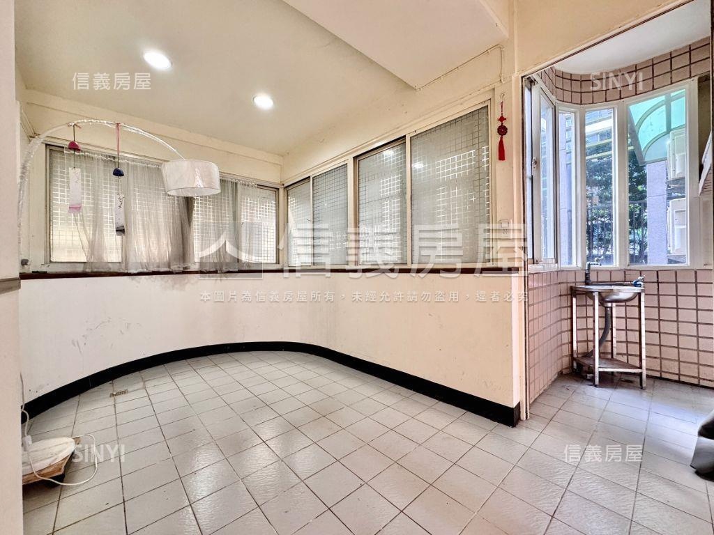 ⭐誠售換屋三房近Ｒ１５站房屋室內格局與周邊環境