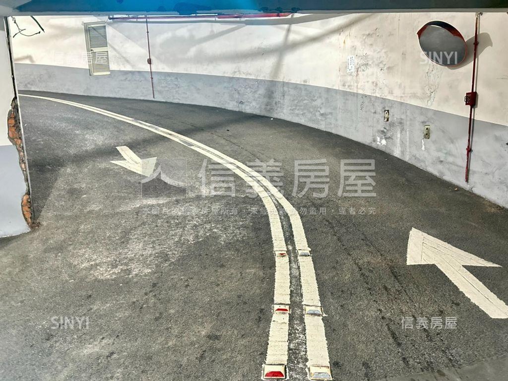後山埤坡平車位法國春天房屋室內格局與周邊環境