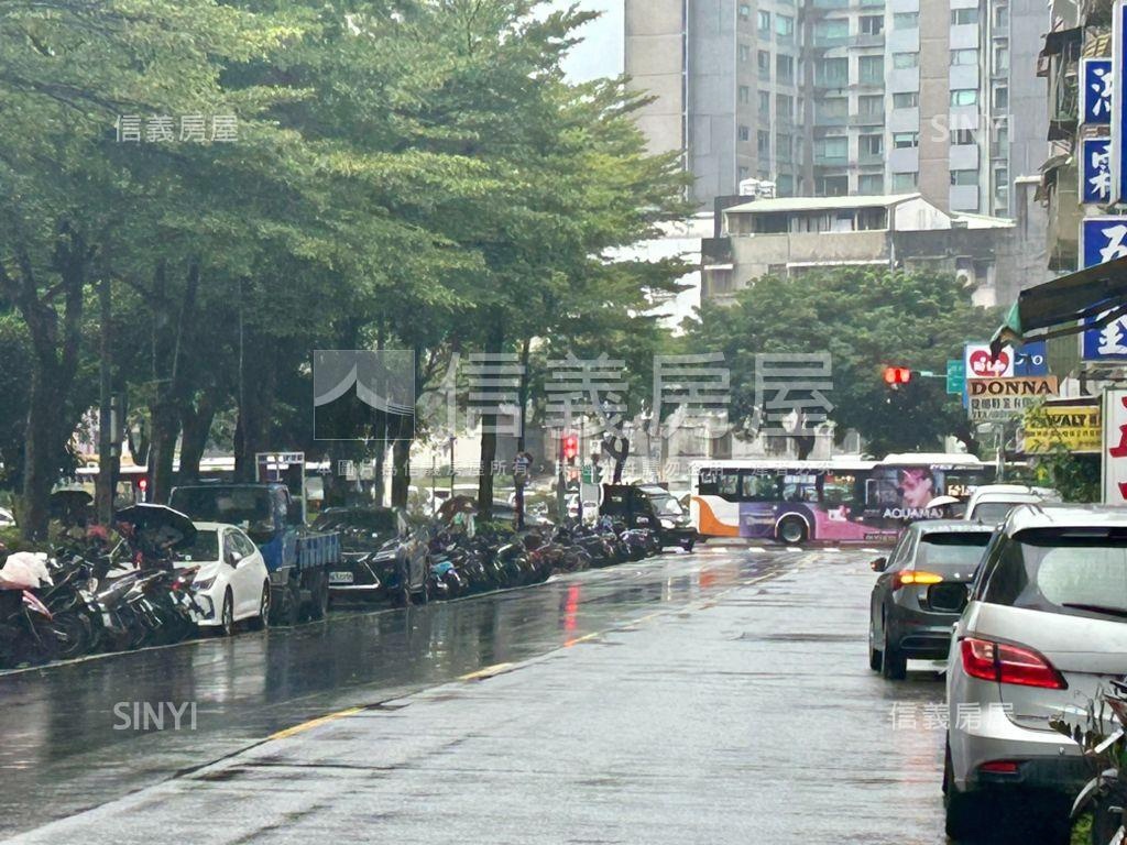 後山埤坡平車位法國春天房屋室內格局與周邊環境