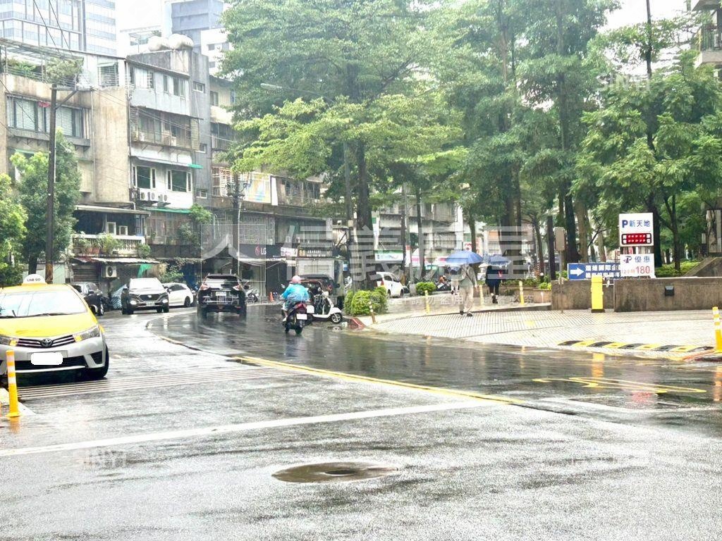 後山埤坡平車位法國春天房屋室內格局與周邊環境