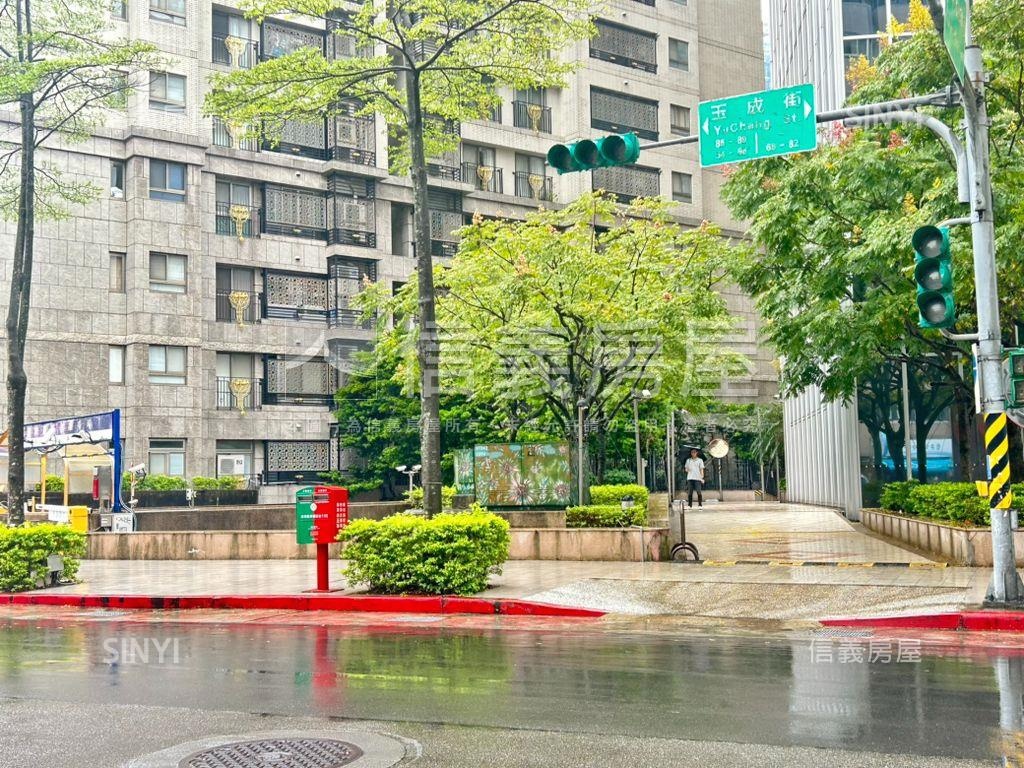 後山埤坡平車位法國春天房屋室內格局與周邊環境