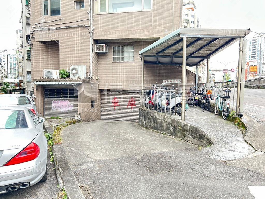 正面馬路物流運通業大店辦房屋室內格局與周邊環境