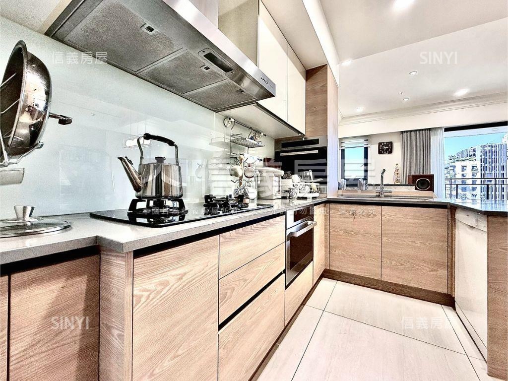 時代英倫高樓視野戶房屋室內格局與周邊環境