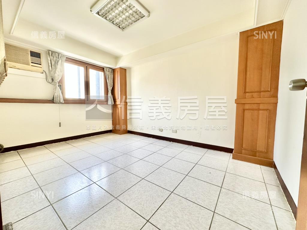 近巨城大坪數華夏房屋室內格局與周邊環境