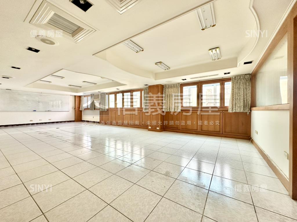 近巨城大坪數華夏房屋室內格局與周邊環境
