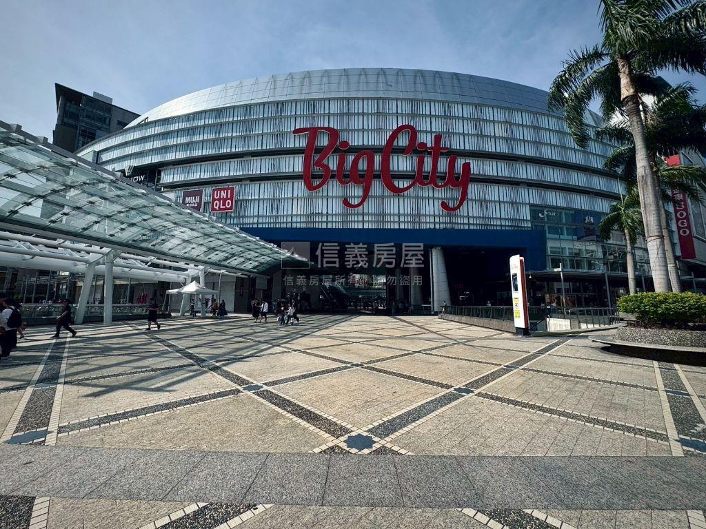 近巨城商業大空間好曝光房屋室內格局與周邊環境